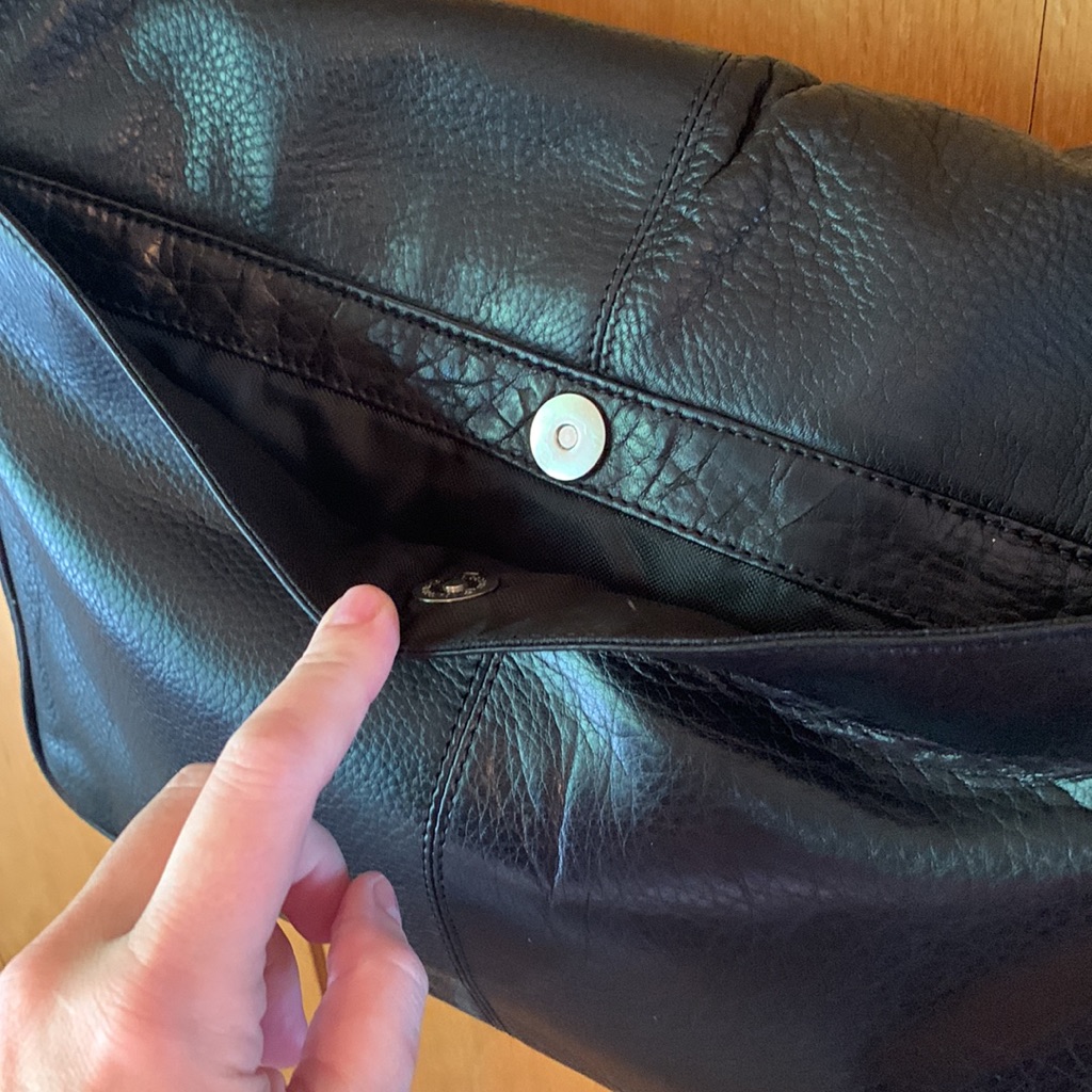 Osgoode Marley Luxe Black Leather Unisex Flap Messenger Bag Crossbody Organizer — image 5 of 8